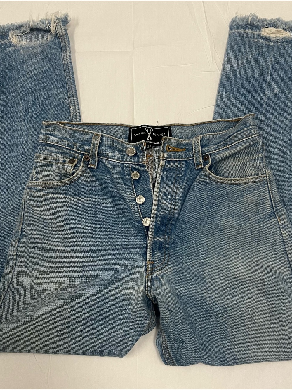American Vintage Light Blue Button-Fly Jeans with Raw Hem